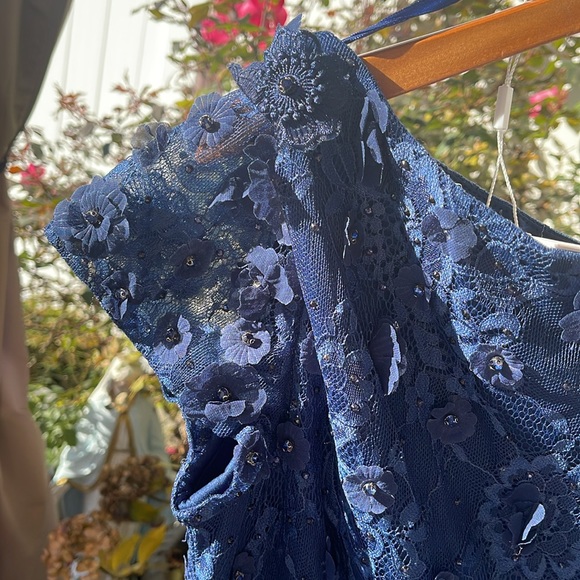 Mac Duggal - Floral Appliqué Boat Neck Short Sleeve Gown - Midnight Size 16 - Picture 12 of 17